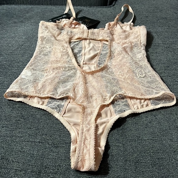 2/$25 ๐ด Inc Fash Hang Bodysuits - Picture 3 of 6